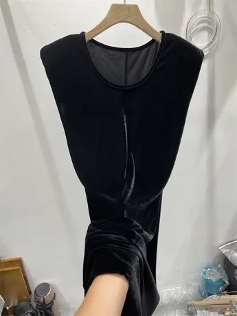 设计感无袖金丝绒中长连衣裙女2023秋新款休闲时尚显瘦垫肩长裙潮图片