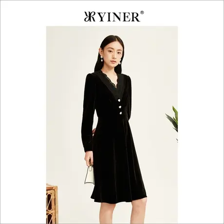 YINER音儿专选女装冬季蕾丝拼接爱心纽扣连衣裙图片