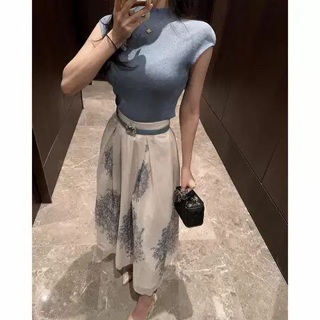 温柔女主角气质青花瓷半裙银丝半高领针织短袖上衣套装配水钻皮带图片