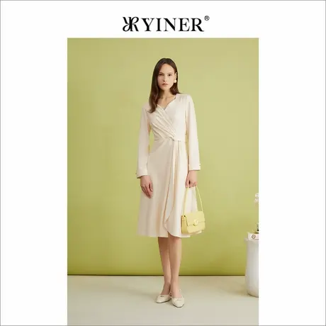 YINER音儿专选春季V领收褶收腰A字针织连衣裙图片